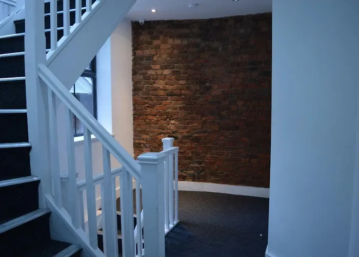 Spacious Shude Hill With Balcony